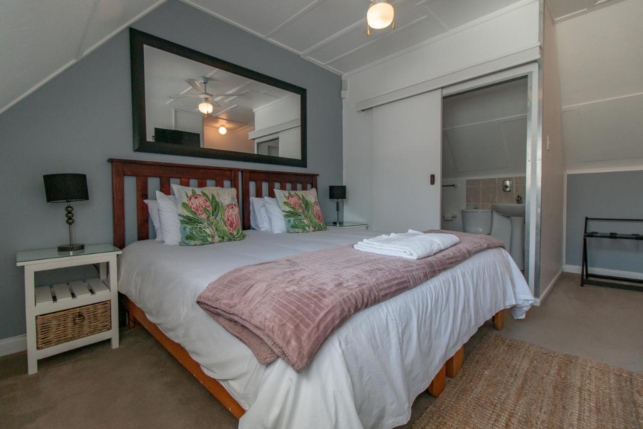Twentyfour 17 Inn Hermanus Bagian luar foto