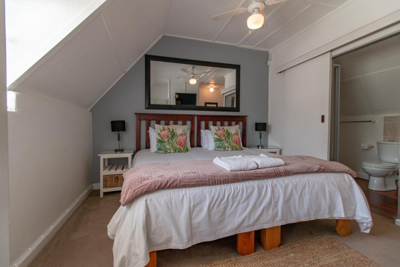 Twentyfour 17 Inn Hermanus Bagian luar foto