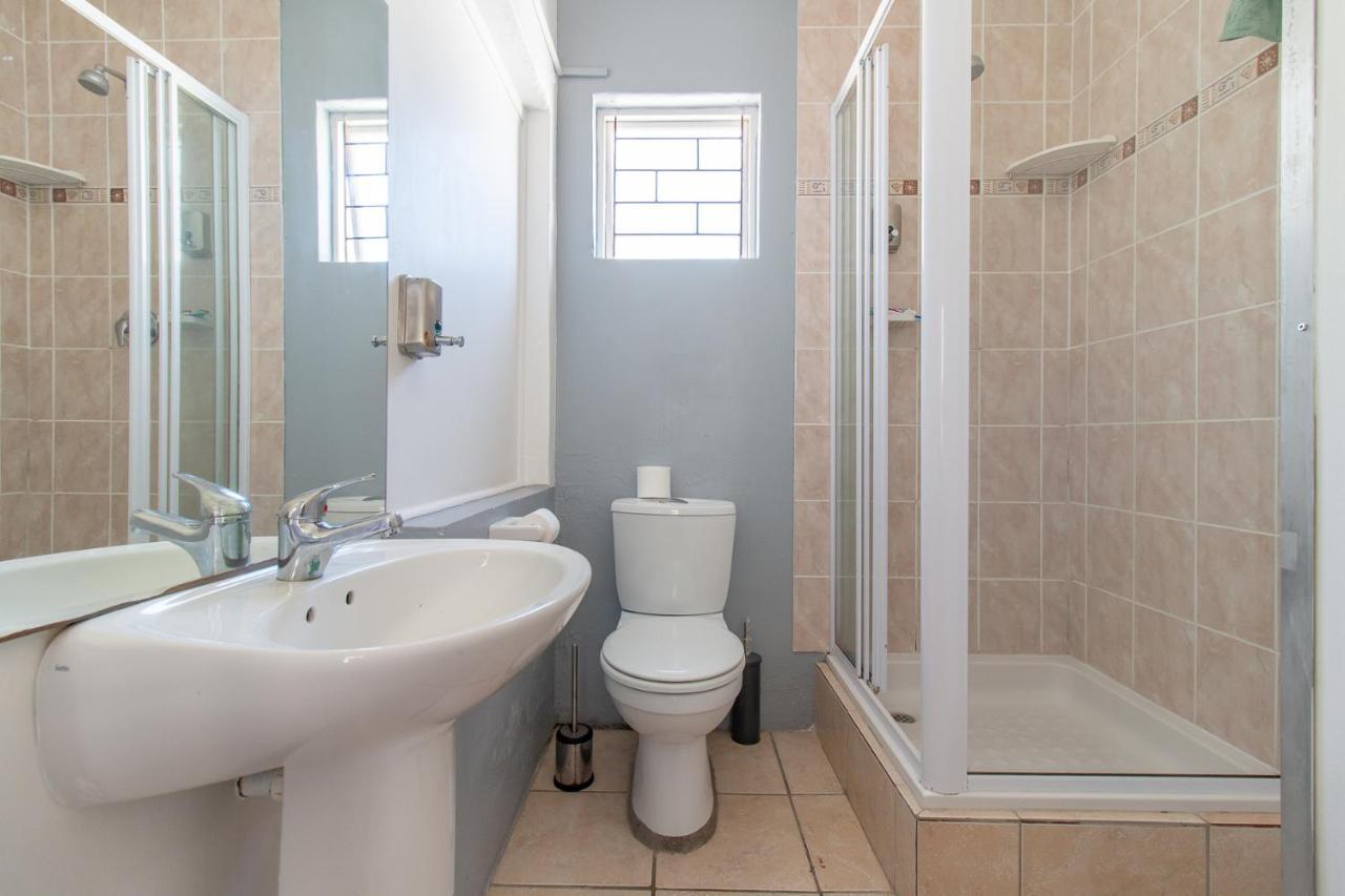 Twentyfour 17 Inn Hermanus Bagian luar foto