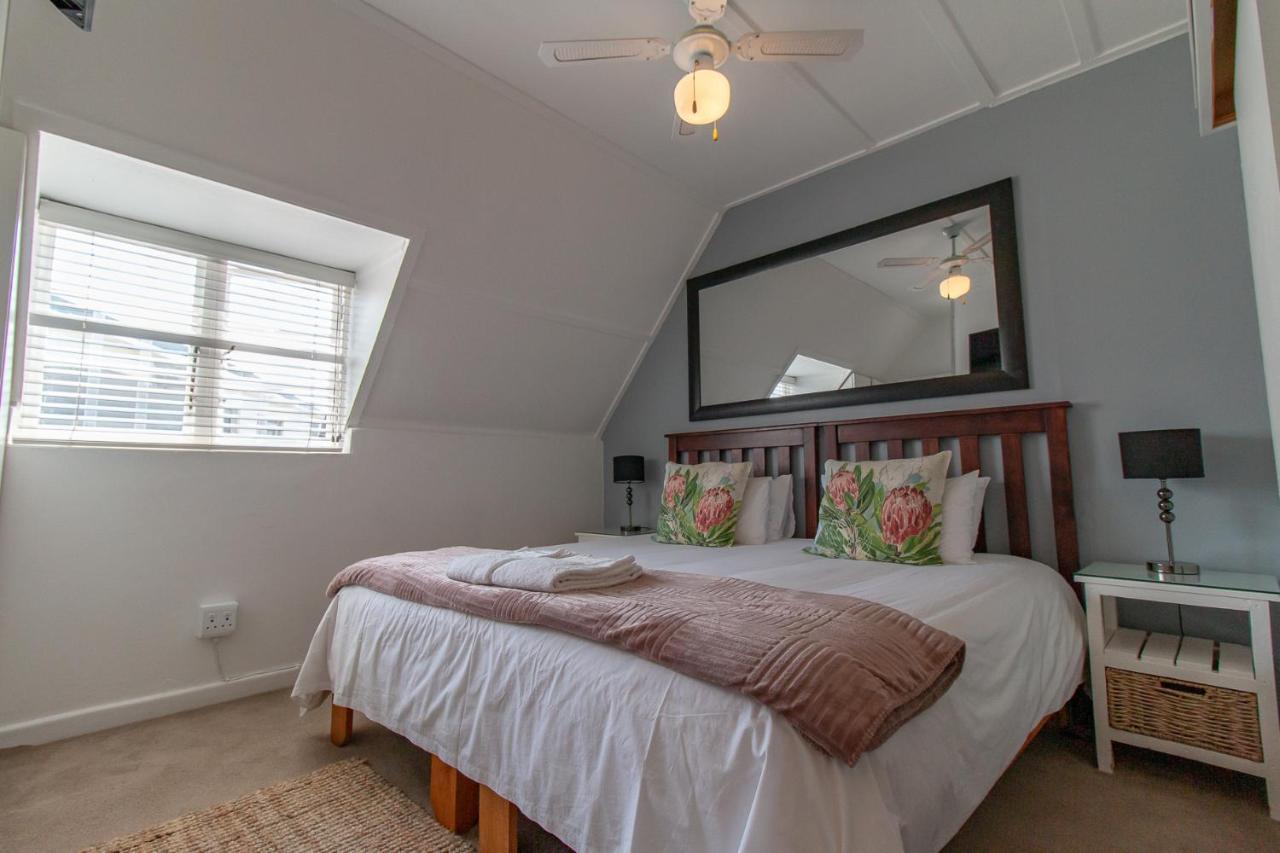 Twentyfour 17 Inn Hermanus Bagian luar foto