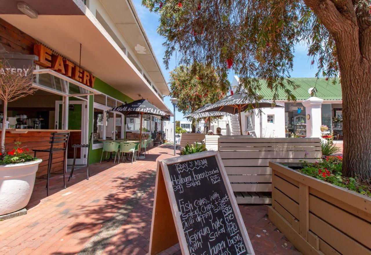 Twentyfour 17 Inn Hermanus Bagian luar foto