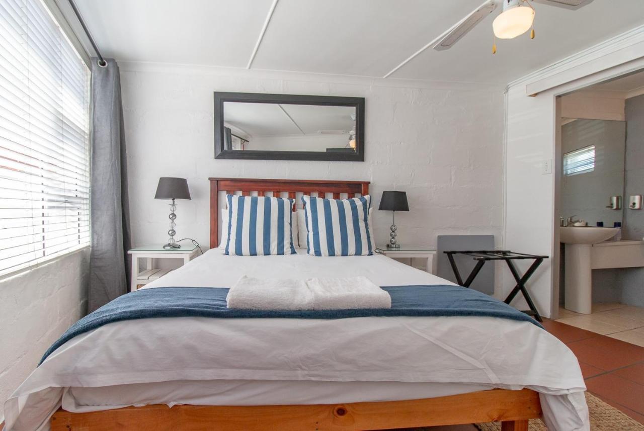 Twentyfour 17 Inn Hermanus Bagian luar foto