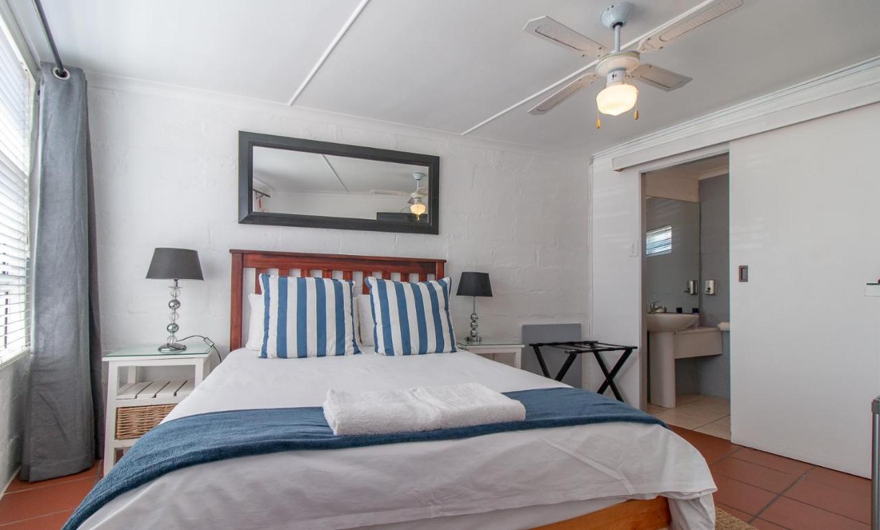 Twentyfour 17 Inn Hermanus Bagian luar foto