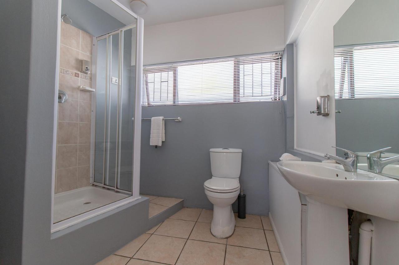 Twentyfour 17 Inn Hermanus Bagian luar foto