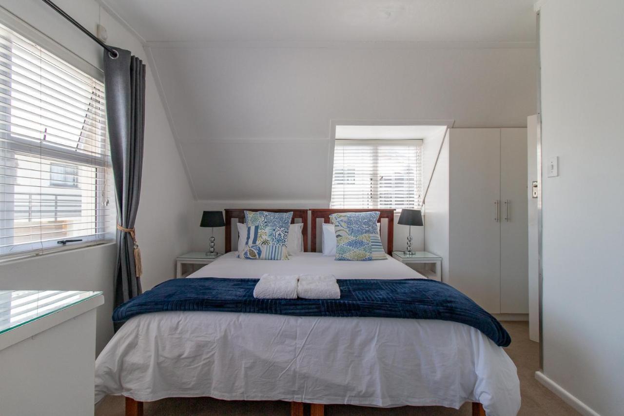 Twentyfour 17 Inn Hermanus Bagian luar foto