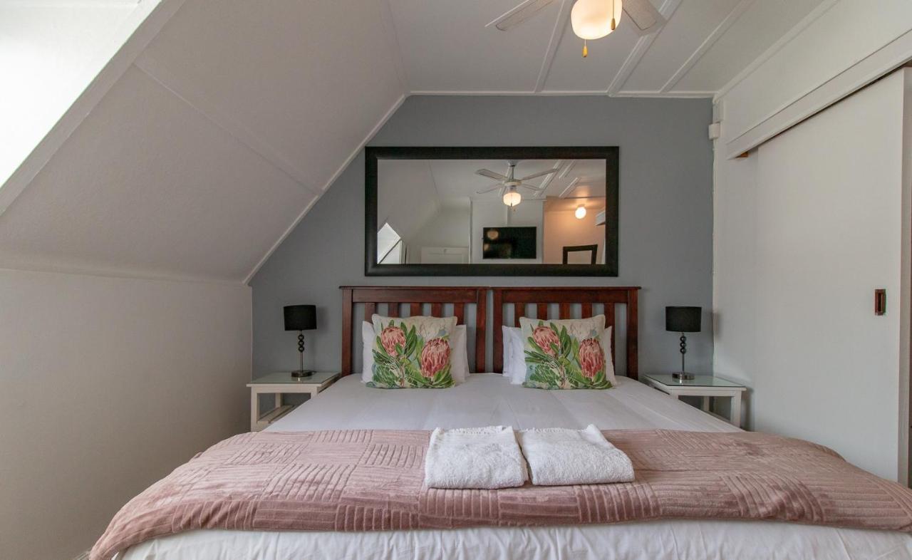 Twentyfour 17 Inn Hermanus Bagian luar foto