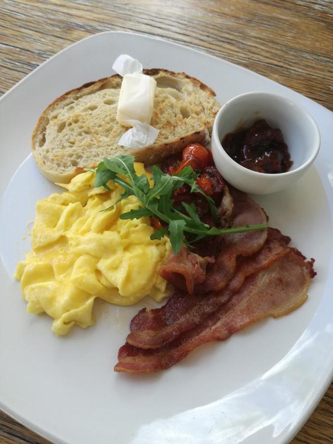 Twentyfour 17 Inn Hermanus Bagian luar foto