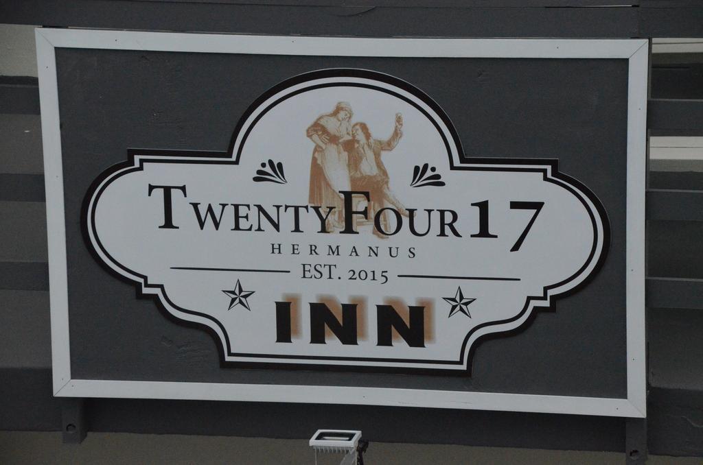 Twentyfour 17 Inn Hermanus Bagian luar foto