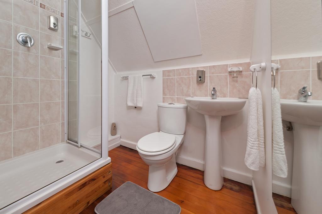 Twentyfour 17 Inn Hermanus Bagian luar foto