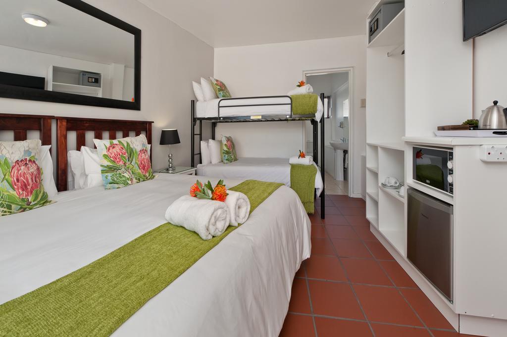 Twentyfour 17 Inn Hermanus Bagian luar foto