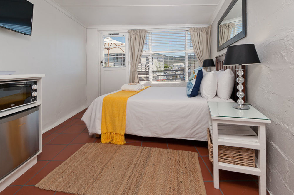Twentyfour 17 Inn Hermanus Bagian luar foto