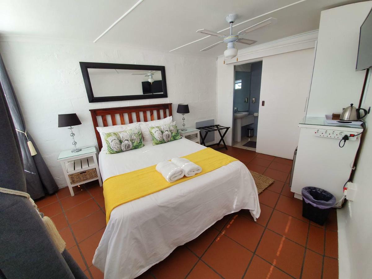 Twentyfour 17 Inn Hermanus Bagian luar foto